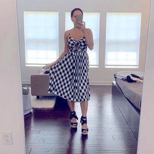 Perfect black and white brunch dress!